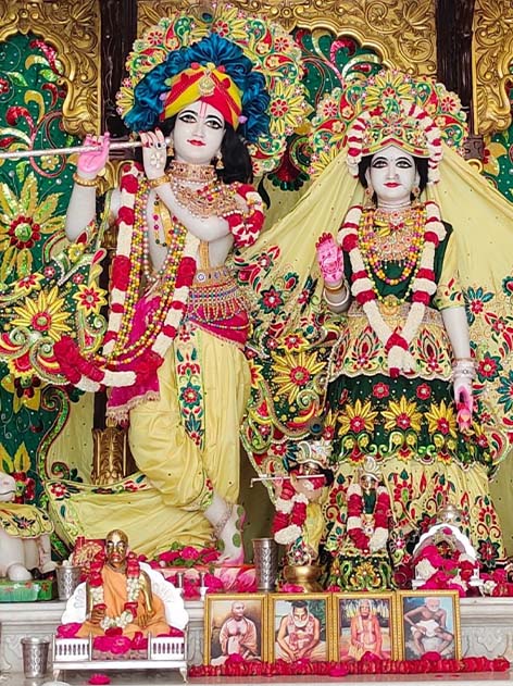 Galery images_472x631_0003_Sri Sri Radha Madan Mohan