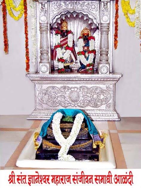 Galery images_472x631_0046_Alandi Sant Dnaneshwar Maharaj Samadhi